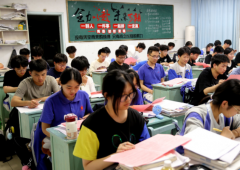 重言亦重行以奉献诠释信仰留守乡土不只
