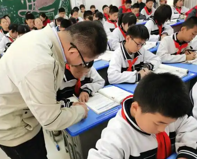 数据洞察对课程内容教育方法和评估系统